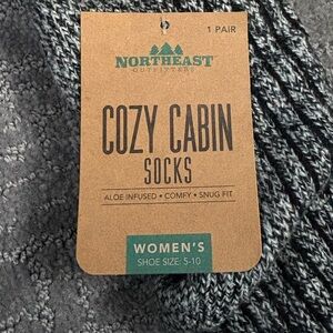 Northeast Outfitters Women's Cozy Cabin Socks - Black and Gray